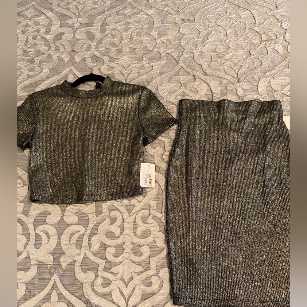 Metallic Midi Skirt/cropped top set in Black and Gold